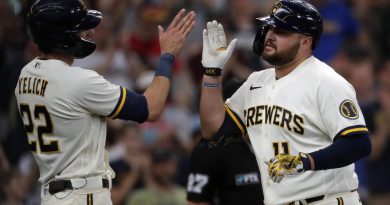 tellez-homers-twice-as-brewers-top-twins-10-4-for-sweep-–-the-associated-press-–-en-espanol