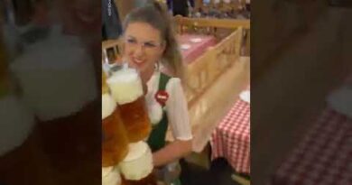 Oktoberfest waitress carrying massive stack of beers wows onlookers | USA TODAY